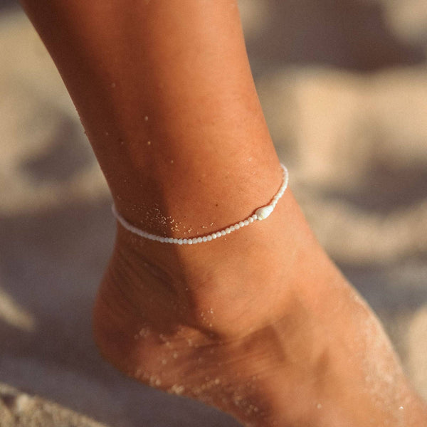 Pineapple Island Giada Melati Shell Beaded Anklet