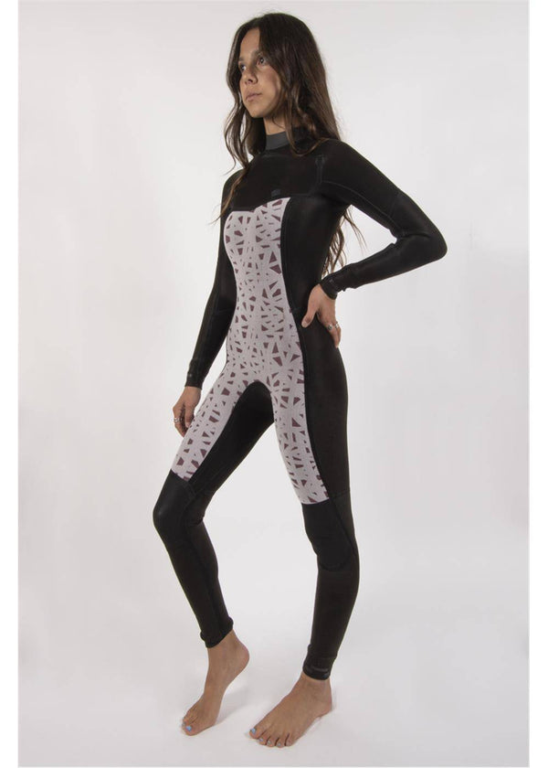 Sisstrevolution 7 Seas 3/2 chest full wetsuit in black with patterned chest panel, side view.
