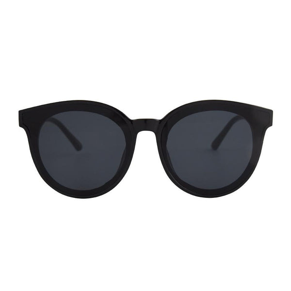 I-Sea Sedona sunglasses in black frame with smoke polarized lenses, front view.