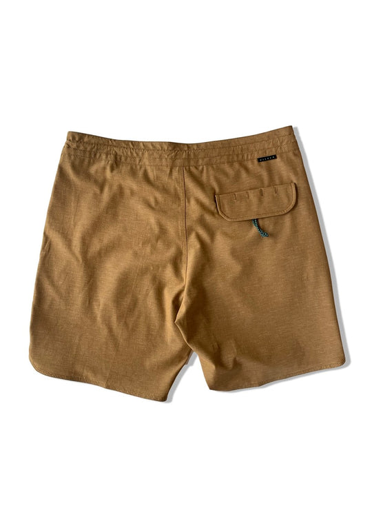 Vissla Stoke'm 17.5" boardshort in rubber color, back view with pocket.