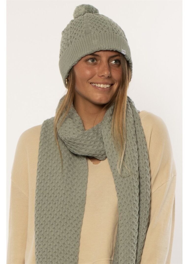 Sisstrevolution Fantasy Beanie with pom pom and rib band