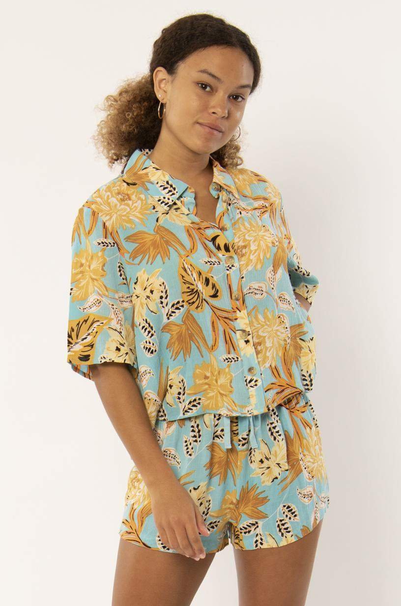 6a3fce3e-9740-4ae4-bf82-a972a2f2675e_880d91ee-f6dd-4481-8acb-e211f9a5b55e Sisstrevolution Kona Woven Top Baja Blue Tropical Button-Up
