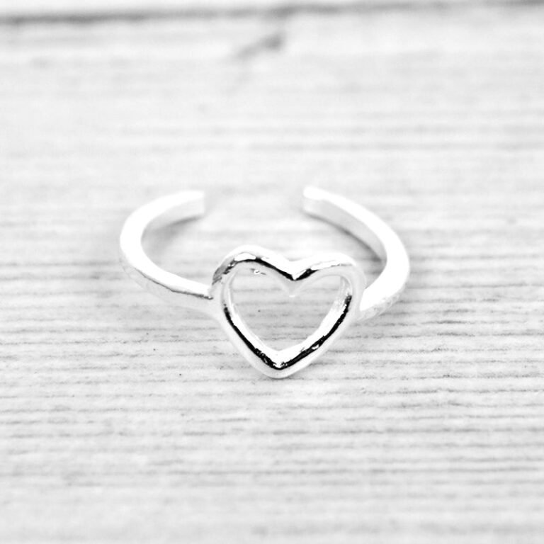 Pineapple Island Hollow Heart Ring - Silver