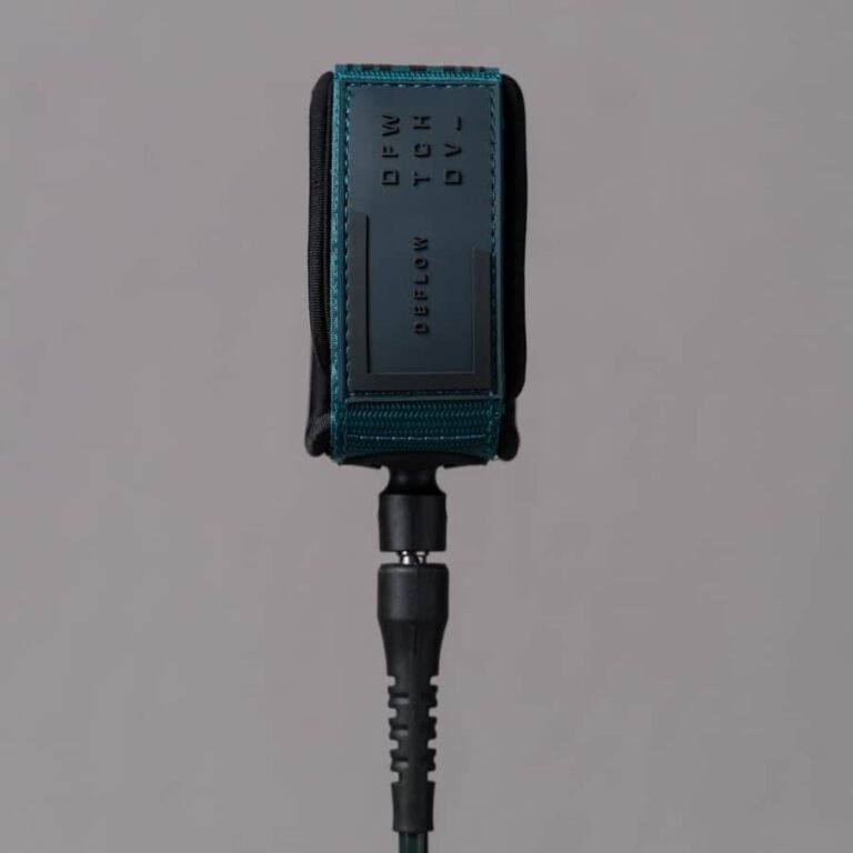 Deflow 9ft 7mm green knee leash with durable strap and logo detail.