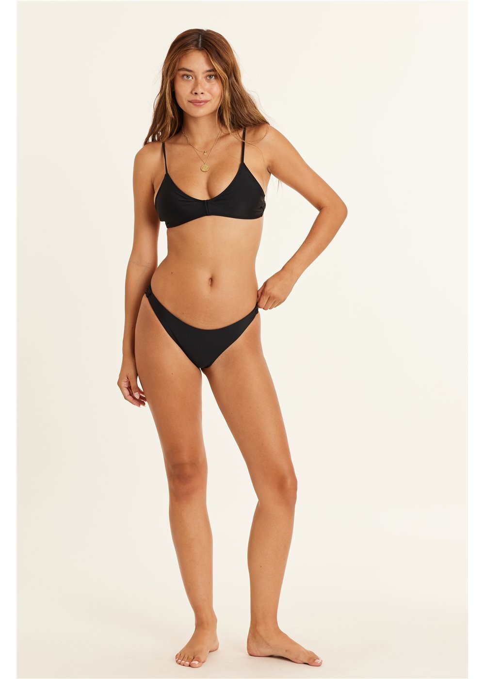 GST029SS-2_1800x1800_60314eff-c648-41c8-ab83-5346277c3e24 Sisstrevolution Seeker Solid Bralette Swim Top Black